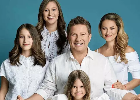 Cum își educă Pavel Bartoș și soția lui, Anca, cele trei fiice: „Nu merg pe principiul pe care au mers părinții noștri. Avem o regulă destul de clară” / EXCLUSIV