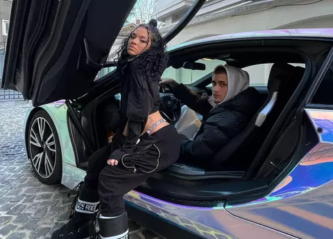 Mario Mutu apare în videoclipul iubitei sale, Mara G: „Ne-am distrat maxim. Am și răcit, dar a meritat efortul”. Imagini cu cei doi îndrăgostiți / EXCLUSIV