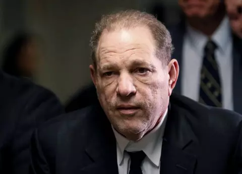 Producătorul Harvey Weinstein a fost găsit vinovat pentru agresiune sexuală. Ar putea petrece 24 de ani în spatele gratiilor