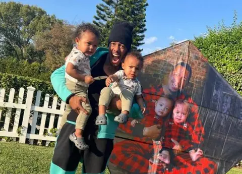 Nick Cannon a devenit tată pentru a douăsprezecea oară, la un an după ce i-a murit un fiu. Modelul Alyssa Scott i-a dăruit o fetiță