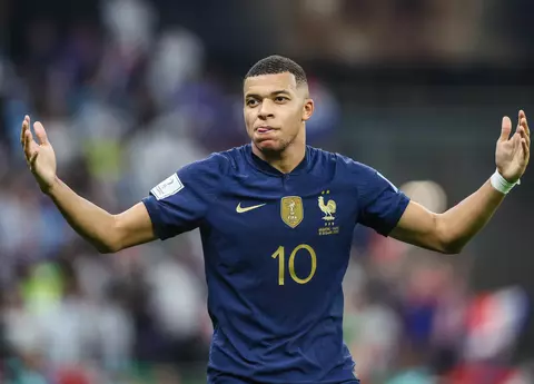 Cine e Kylian Mbappé Lottin. A marcat trei goluri în finala Campionatului Mondial din Qatar