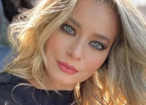 Cum arată Laura Cosoi în costum de baie, după ce a devenit mamă a treia oară. Și-a recăpătat silueta suplă: „Ai un corp de vis, arăți trăznet!”