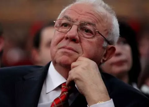 Alexandru Arșinel nu va fi omagiat de Vasile Muraru, la 6 luni de la moartea lui, deși a promis. Fiul regretatului actor: "Nu ne-a mai căutat nimeni"