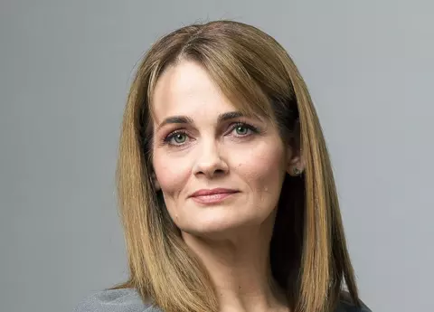 De ce a albit Elvira Deatcu de la 18 ani și ce spune despre operațiile estetice: „Am și plâns foarte mult, am pierdut nopți, e firesc să am riduri” / EXCLUSIV
