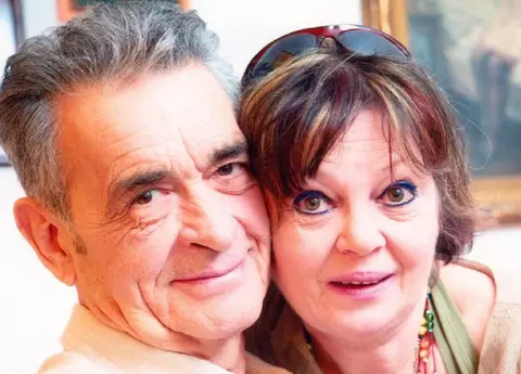 Ce a făcut Anca Pandrea la cimitir, în ziua în care Iurie Darie ar fi împlinit 94 de ani: „Așa cum îi plăceau lui”. Cum arată acum mormântul regretatului actor / EXCLUSIV