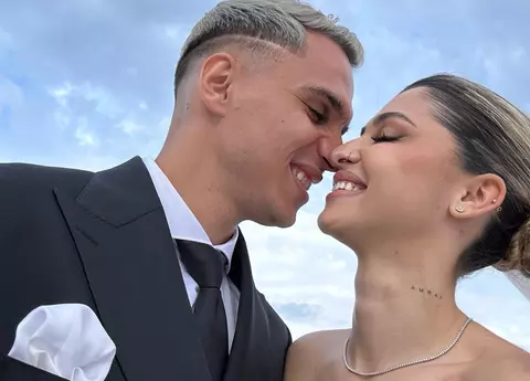 Irina Deaconescu și Cristi Manea au făcut nuntă pe plajă, la malul mării. Ce rochii a purtat mireasa
