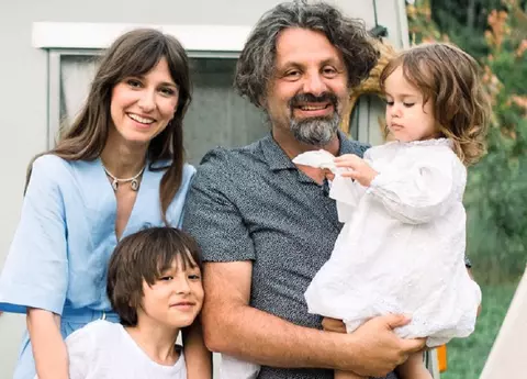 Cum își educă Dana Rogoz fiul, la 9 ani. Actrița recunoaște că e mai autoritară decât soțul ei: „Am așteptări mari de el. Când va ajunge la 100 de cărți citite, i-am promis că…” / EXCLUSIV