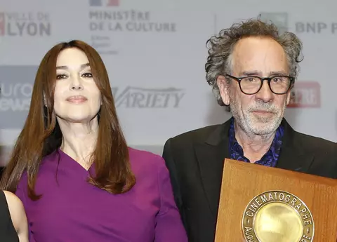 Monica Bellucci și-a asumat relația amoroasă cu Tim Burton: "Îl iubesc, mă bucur că l-am cunoscut ca bărbat"
