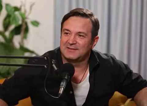 Cum gestionează Daniel Buzdugan conflictele în căsnicie și ce îi reproșează cel mai des soția lui: „Eram inconștient. A fost un șoc cand m-am căsătorit”