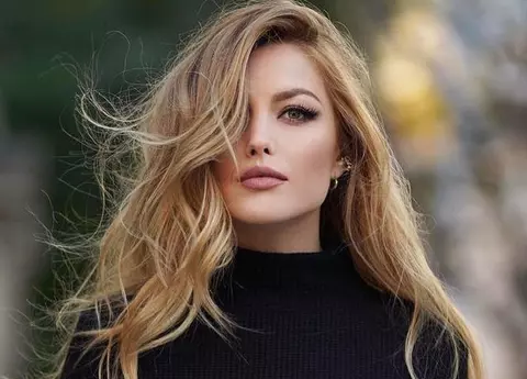 Ce truc naturist folosește Elena Gheorghe pentru un păr sănătos și strălucitor: "Am o mască pe care o fac în casă..."