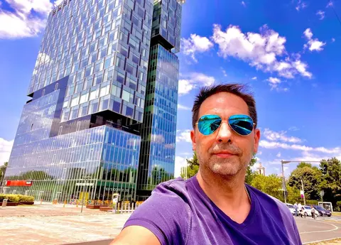 Dan Negru, amintiri despre Festivalul Mamaia și Stela Popescu: "Mă durea gâtul și doamna Stela mi-a dat o pastilă de gât, dar după câteva minute și-a dat seama că era un somnifer..." / EXCLUSIV