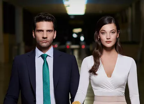 La Kanal D începe un nou serial turcesc, "Secrete de familie", cu îndrăgiții actori Kaan Urgancıoğlu și Pinar Deniz