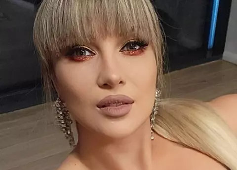 De ce boală suferă Lora: „Eram umflată și simțeam că mă ține pielea. Mă bucur tare că am aflat”. Ce operații estetice are artista / EXCLUSIV