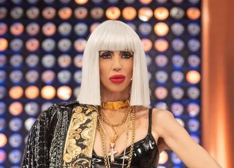 Raluca Bădulescu va purta o ținută de 12 kilograme, cu 2.000 de cristale Swarovski, în marea finală Bravo, ai stil!: „Am asortat o capă de 3 metri lungime"