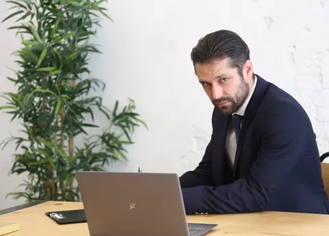 Alexandru Dunaev, despre carieră și viața personală. De ce a luat o pauză de la teatru, care e statutul lui amoros și ce a făcut în vacanța din Israel: „Am alergat efectiv să…” / EXCLUSIV