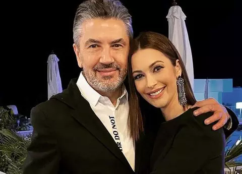 De ce s-a măritat Andreea Berecleanu cu medicul Constantin Stan abia după 3 ani de la cererea în căsătorie: „Nu am vrut să risc deloc să-i rănesc printr-un gest de nerăbdare” / EXCLUSIV