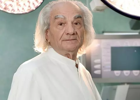 Cum și-a descoperit reputatul neurochirurg Leon Dănăilă pasiunea pentru medicină: „Sunt născut într-o familie de oameni săraci. Tatăl meu nu știa carte, nu a avut cine să mă învețe, la matematică abia am scăpat de corigență” / INTERVIU EXCLUSIV