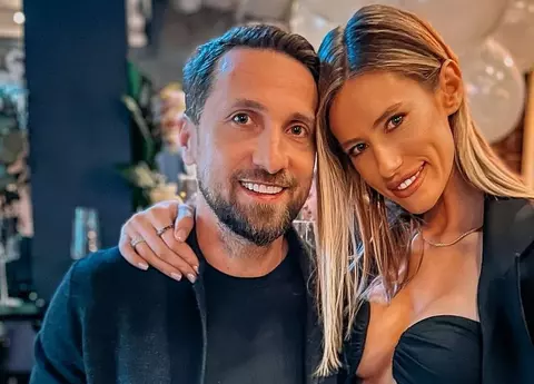 Cu ce cadou a surprins-o Dani Oțil pe Gabriela Prisăcariu, după 5 ani de relație: "Este un romantic și mă îndrăgostesc în fiecare zi și mai mult. E puțin cu dus și întors, dar..."