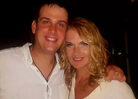 Ce greutăți întâmpină Manuela Hărăbor ca mamă a unui copil bolnav de autism, în România: „Marginalizat, nu te acceptă nimeni. Am ajuns să îi schimb medicația de vreo doi ani, pe banii mei”