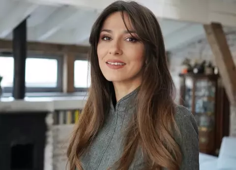 Dana Rogoz și soțul ei, Radu Dragomir, au stabilit câteva reguli pentru educația copiilor: „Impune niște limite, doar că eu mă țin mai mult de ele. Eu sunt polițistul rău”