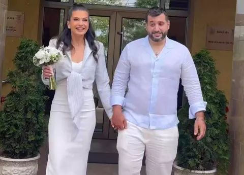 Enzo de la Chefi la Cuțite s-a căsătorit civil cu Cristina Ene. Ea a purtat rochie albă, iar el o ținută casual / Fac și nunta anul acesta