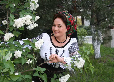 Laura Lavric ajunge a doua oară pe masa de operație: „Am mers pe stradă cu un cadru metalic" / De ce afecțiune suferă