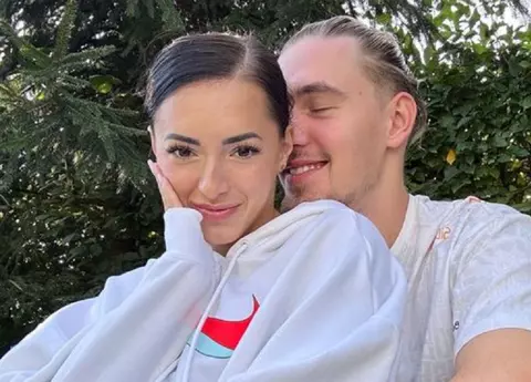 Larisa Iordache, gest emoționant din partea viitorului soț, Cristian Chiriță, după ce gimnasta și-a pierdut mama: „Am plâns că nu este lângă mine” / Ce tatuaje neobișnuite și-au făcut înainte de cununia civilă