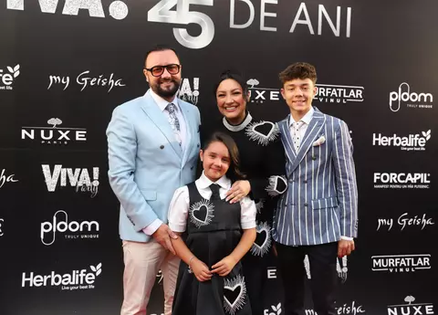Andra și Eva Măruță au strălucit în ținute asortate la Petrecerea VIVA! 2024. Întreaga familie Măruță a făcut furori pe scenă