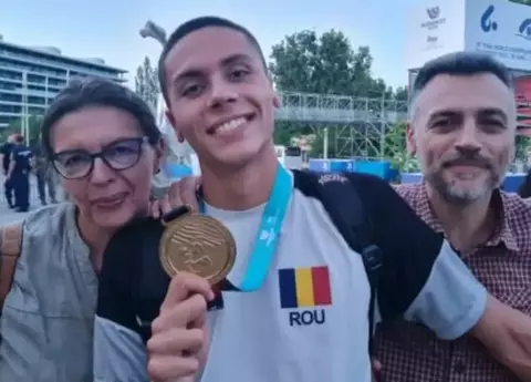 Ce spune Adriana Bahmuțeanu despre părinții lui David Popovici: ”Oamenii aceia ar trebui luați la o conferință de parenting la nivel național. Pentru că așa se crește un copil. Dacă ar fi pus presiune pe el, dacă l-ar fi comparat cu alții...” / EXCLUSIV