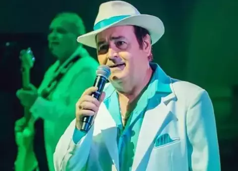 Ce pensie are Nelu Vlad, liderul trupei Azur, la 73 de ani: „Nu mă plâng, este bunicică. Însă, eu mai și cânt, nu stau acasă”