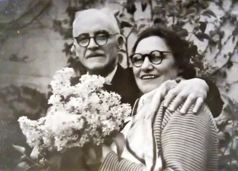 Cine a fost marea iubire a lui Tudor Arghezi: "Îi datorez multă recunoştinţă. Foarte devotată". Poetul a cunoscut-o după ce a renunțat la călugărie / Ce versuri i-a dedicat, înainte să moară