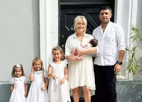 Laura Cosoi a revenit la filmări, la doar 9 zile după ce a născut. Mamă a patru fetițe, actrița arată senzațional la 42 de ani