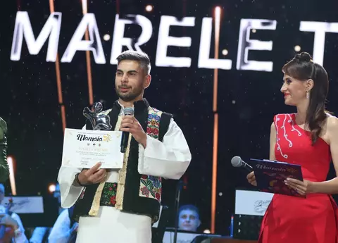 Cine este Didi-Ionuț Cojocariu, câștigătorul Festivalului Mamaia Folclor 2024: "Soția este cel mai mare susținător, dar și cel mai mare critic al meu". Este economist de profesie, dar pasiunea lui este muzica / EXCLUSIV