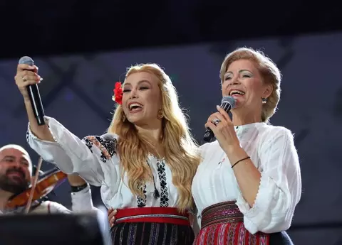 Matilda Pascal-Cojocărița va fi soacră mare și și-a prezentat viitoarea noră pe scenă, la Festivalul Mamaia Folclor 2024: ”O fată frumoasă, talentată, minunată...” Tânăra este solistă de muzică populară / EXCLUSIV