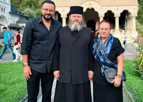 Cătălin Măruță i-a făcut parastas tatălui său, iar apoi a mers cu mama lui să se reculeagă la mănăstire: „Cuvintele sale ne-au alinat sufletul. Sunt recunoscător pentru acest moment de lumină și pace, care ne-a adus liniștea în aceste clipe grele”