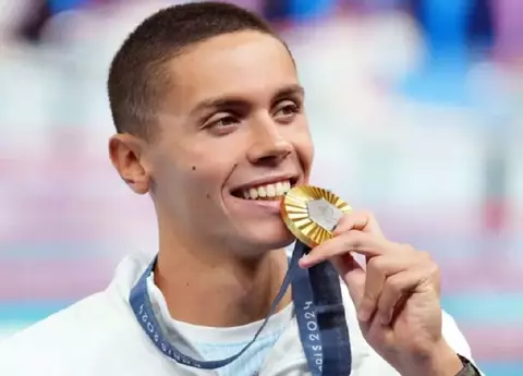 David Popovici și-a scos la licitație echipamentul purtat la JO de la Paris, pentru o cauză nobilă. Vrea să construiască o casă pentru 11 copii: „Din inima mea, donez…”