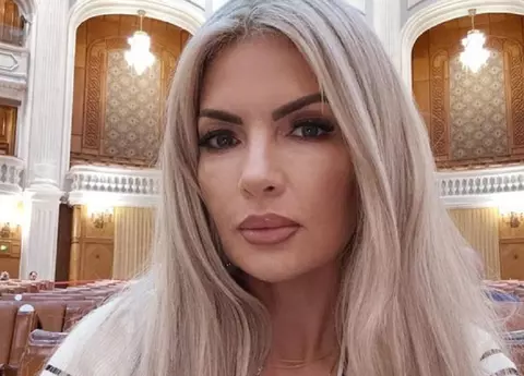 Cine este Laura Vicol, soția lui Vladimir Ciorbă, acționar Nordis. Are strânse legături cu lumea mondenă: a fost cea mai bună prietenă a lui Răzvan Ciobanu, e nașa Roxanei Vancea și și-a petrecut tinerețea, în cluburi, cu Elena Băsescu