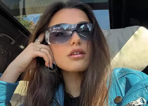 Alexia Eram, sărut pasional cu noul iubit, în văzul tuturor, la două luni de la despărțirea de Mario Fresh. Cum au fost surprinși cei doi îndrăgostiți