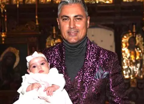Alexandru Ciucu a botezat singur o fetiță: „Vă fac cunoștință cu Alma, cea mai mică fină a mea" / Pe sora ei a botezat-o împreună cu Alina Sorescu, fosta soție
