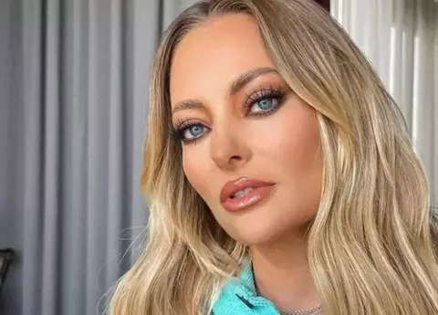 Delia a decojit un ou fiert într-o geantă Balenciaga, de peste 2 mii de euro, iar imaginile au devenit virale: „Efectiv nu am unde să le pun”