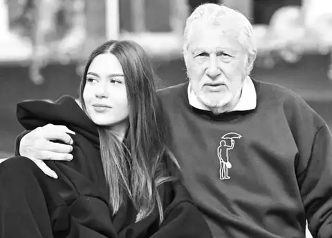 Alessia Năstase i-a dedicat tatălui său, Ilie Năstase, o colecție de haine: „Suntem doi oameni sensibili, dar uneori nu știm să ne exprimăm sentimentele așa cum ne-am dori”. Tenismenul, față în față cu fosta soție, Amalia Năstase