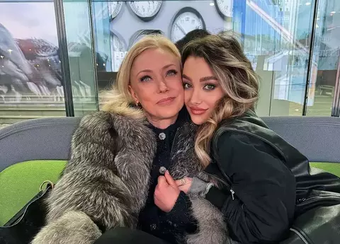 Lucia Bubulac, prima soție a lui Cătălin Crișan, a împlinit 61 de ani. Fiica ei, Daria, i-a făcut o urare emoționantă: „Mămica mea, tu ești supereroul meu”
