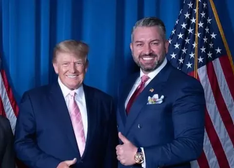 Cine este Dragoș Sprînceană, românul din echipa lui Donald Trump. Are 45 de ani, e milionar, iar în tinerețe a fost model pentru Cătălin Botezatu