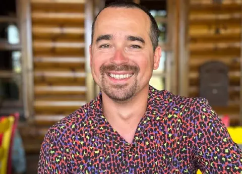 Cine este Vasile Petrovschi de la Survivor România 2025. Inginerul IT e căsătorit, are un fiu, a fost fotbalist profesionist și actor