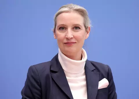 Cine e Alice Weidel, liderul AfD Germania. E căsătorită cu o femeie, locuiește în Elveția și a fost susținută de Elon Musk și JD Vance