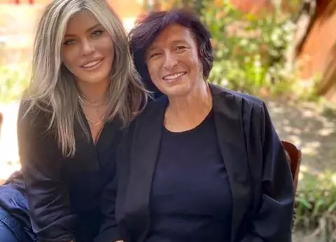 Loredana recunoaște că mama sa a fost severă cu ea, în copilărie: "Nu a fost de acord să cânt. Prin felul ei de a fi...". Artista a fost eleva ei, la școală