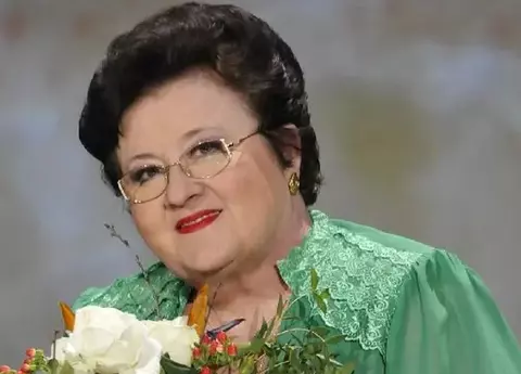 Cum arată mormântul Marioarei Murărescu, la 11 ani de la moartea realizatoarei TV. O cunoscută artistă a venit din America și a aprins lumânări la locul ei de veci, dar și al regretatei Stela Popescu: "Un omagiu..." / EXCLUSIV
