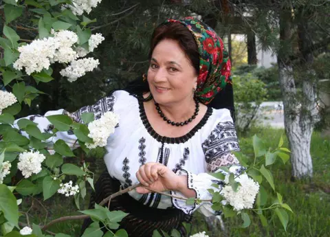 Câți bani are de primit Laura Lavric de la sora care a denigrat-o public: „În fiecare lună îmi mai plătește din daunele morale. Nu o urăsc, nu o iubesc, nu o mai vreau în viața mea că e periculoasă"