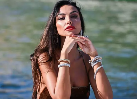Cum a apărut Mădălina Ghenea la petrecerea dată de Elton John, după Oscar. Actrița a atras toate privirile cu rochia ei spectaculoasă