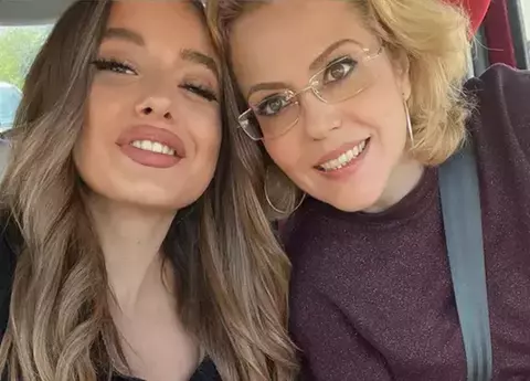 Raluca Moianu, mândră că este bunică tânără, la doar 55 de ani: „Și tatăl Marei cred că zâmbește de acolo, de Sus”/ Mara Ancuța, fiica ei, a născut în urmă cu câteva zile